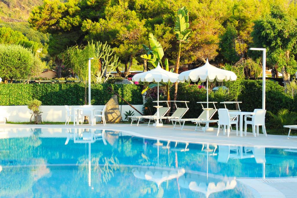 Bazén v ubytování Blu Tropical Resort nebo v jeho okolí