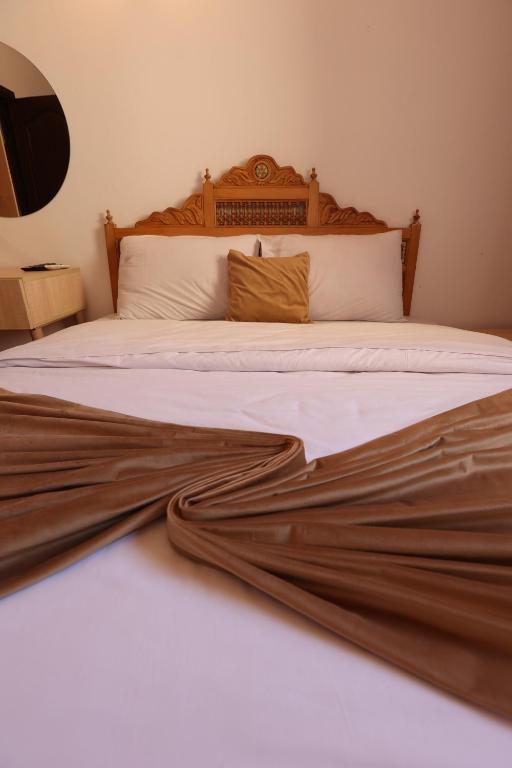 Eagles Pyramids View - 2