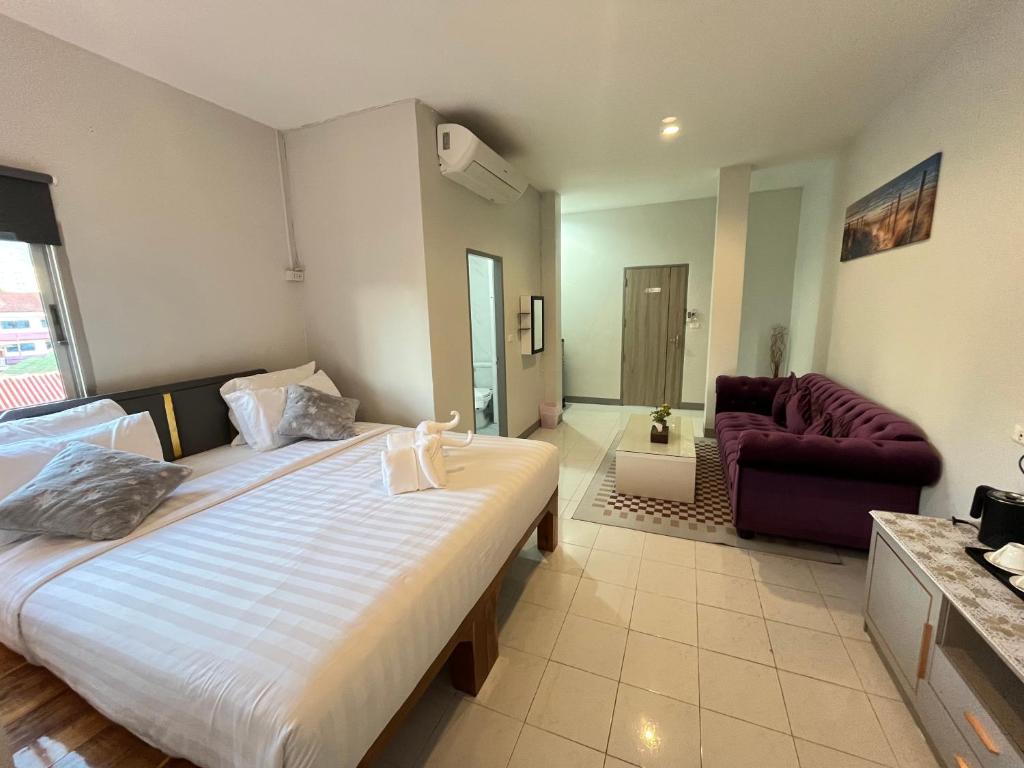 
King Room with Mountain View
