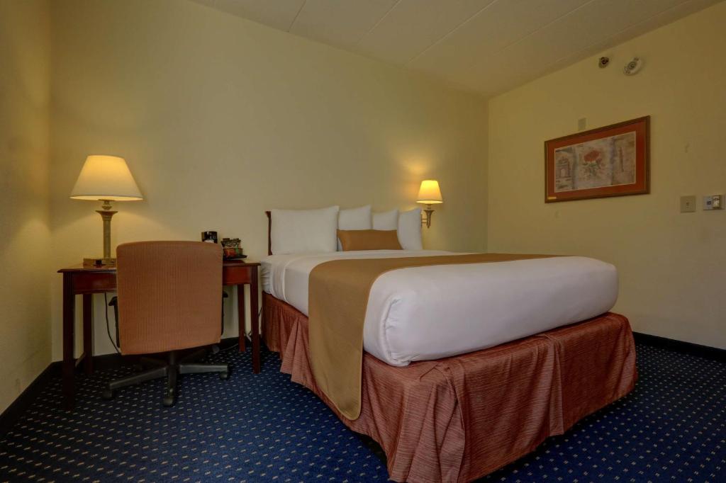 SureStay Plus Hotel by Best Western Chicago Lombard photo