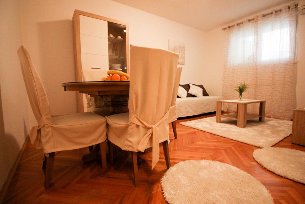 a living room with a table and chairs and a couch at Apartment Gabrijela in Split