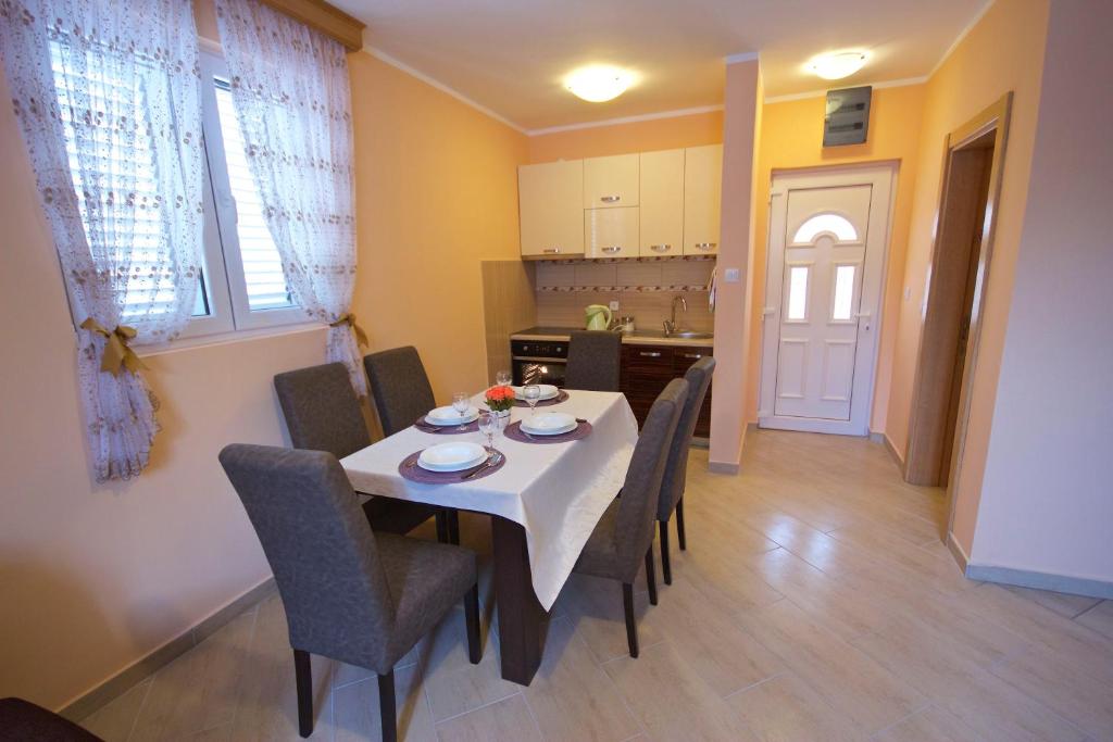 Kuchyň nebo kuchyňský kout v ubytování Žanjice Luxury Suite