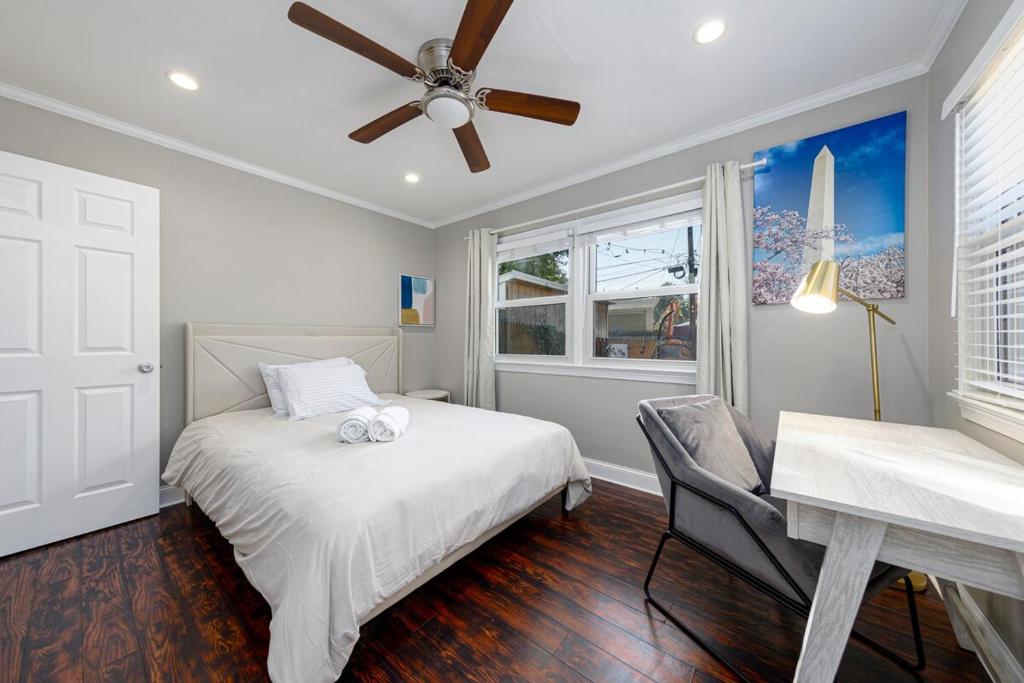 a bedroom with a bed and a ceiling fan at Cozy House, Pool Table and Parking, Mins to DC in Arlington