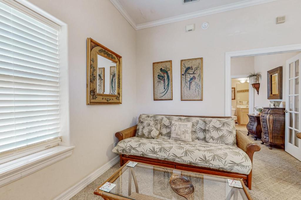 Χώρος καθιστικού στο Casa Emilio II Condominiums 201C