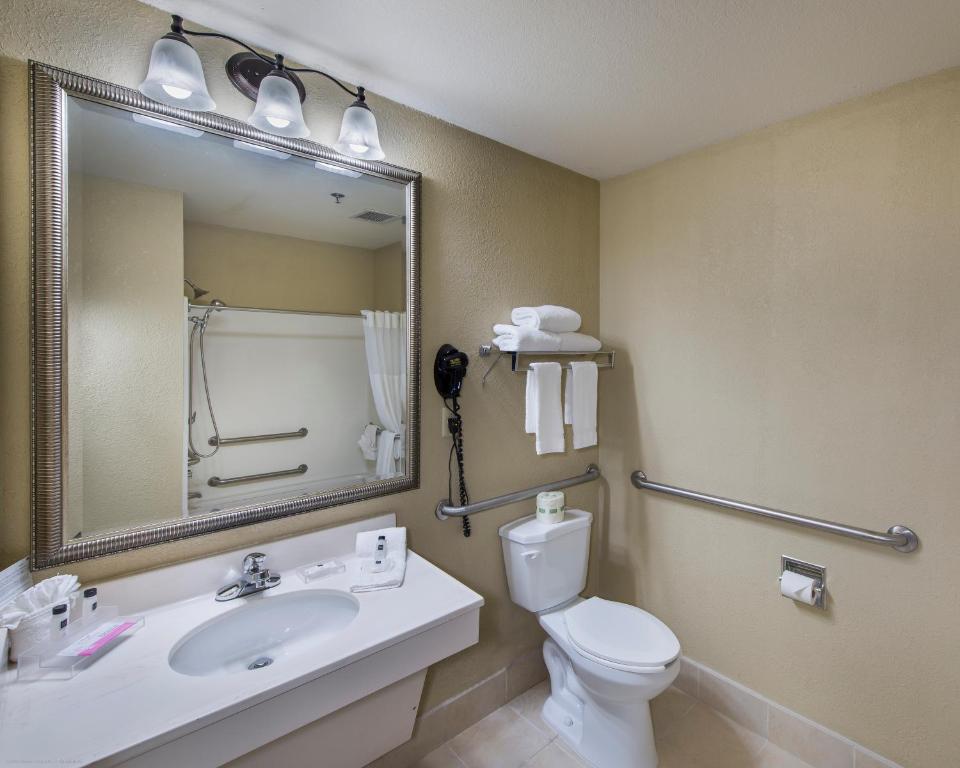 Country Inn & Suites by Radisson, Greeley, CO - King Room - Disability Access/Non-Smoking