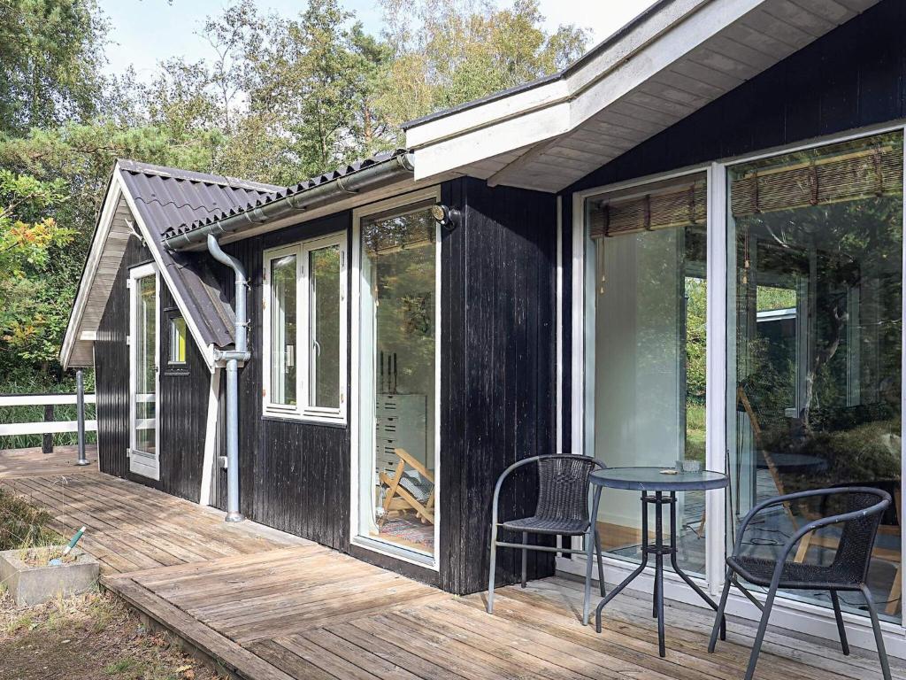 Το κτήριο όπου στεγάζεται  η παραθεριστική κατοικία