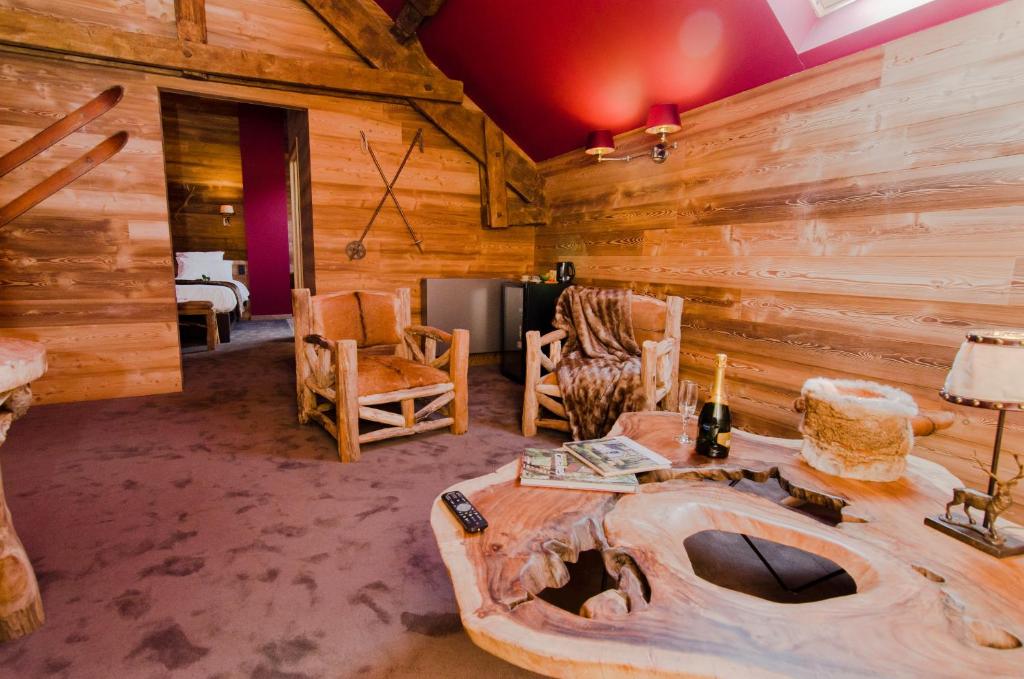 Posezení v ubytování River Lodge Hotel Insolite