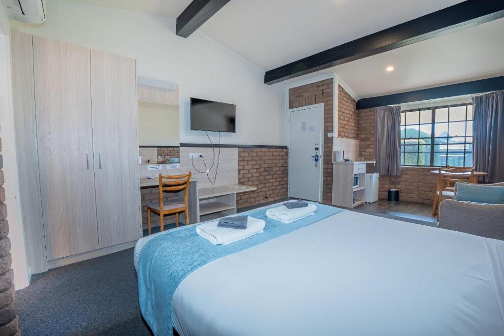 Olde Tudor Hotel - Resim 7