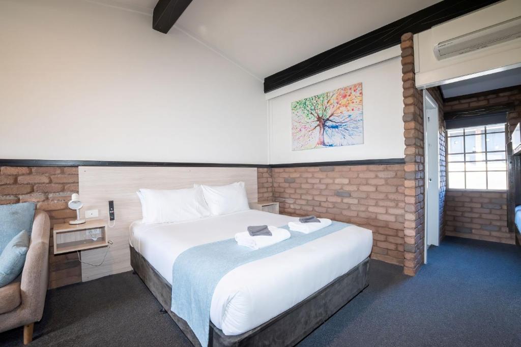 Olde Tudor Hotel - Resim 37