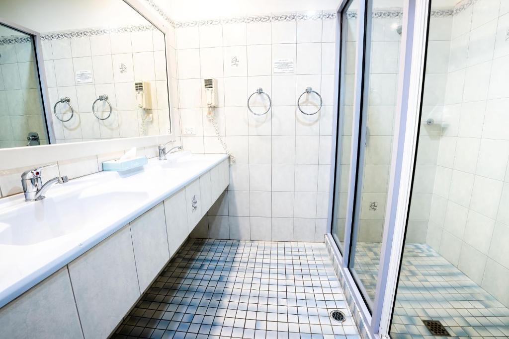 Olde Tudor Hotel - Resim 42