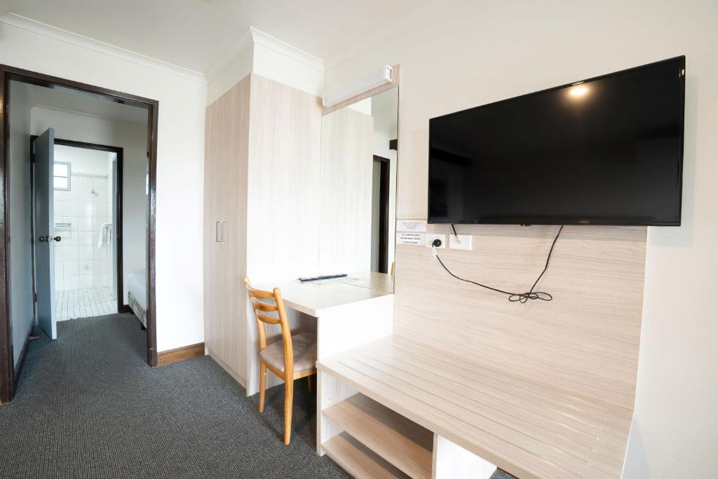 Olde Tudor Hotel - Resim 43