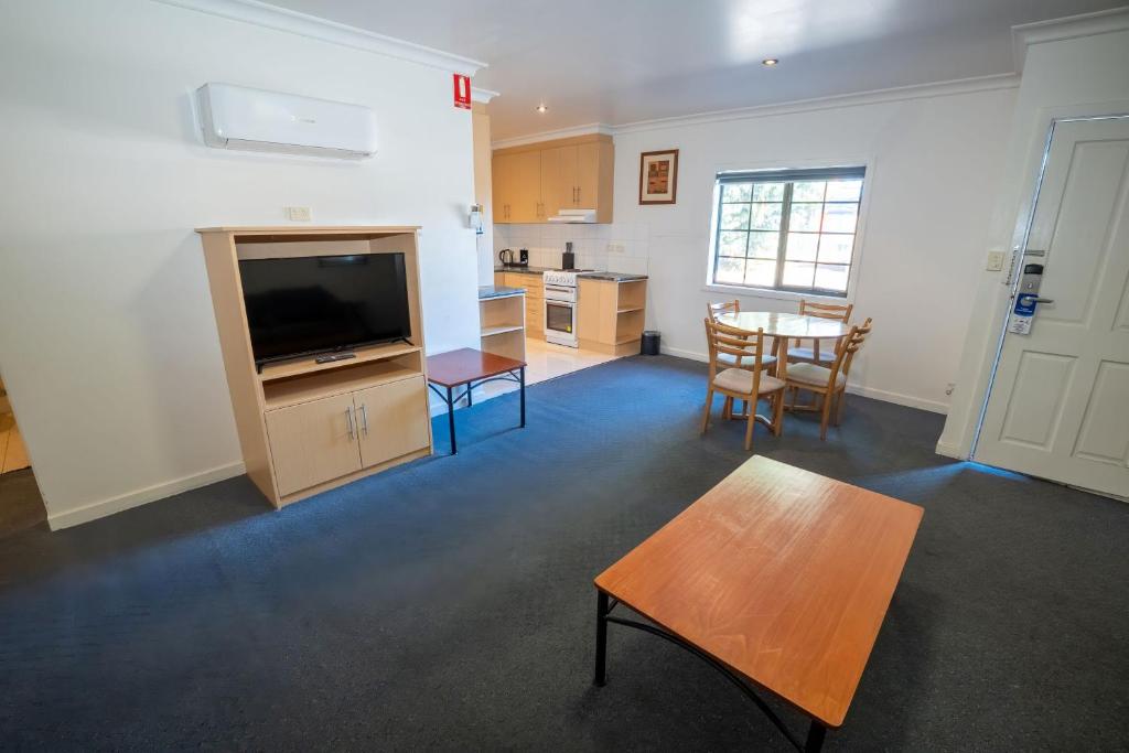 Olde Tudor Hotel - Resim 31