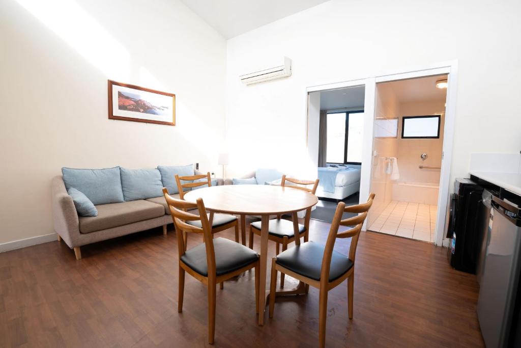 Olde Tudor Hotel - Resim 19