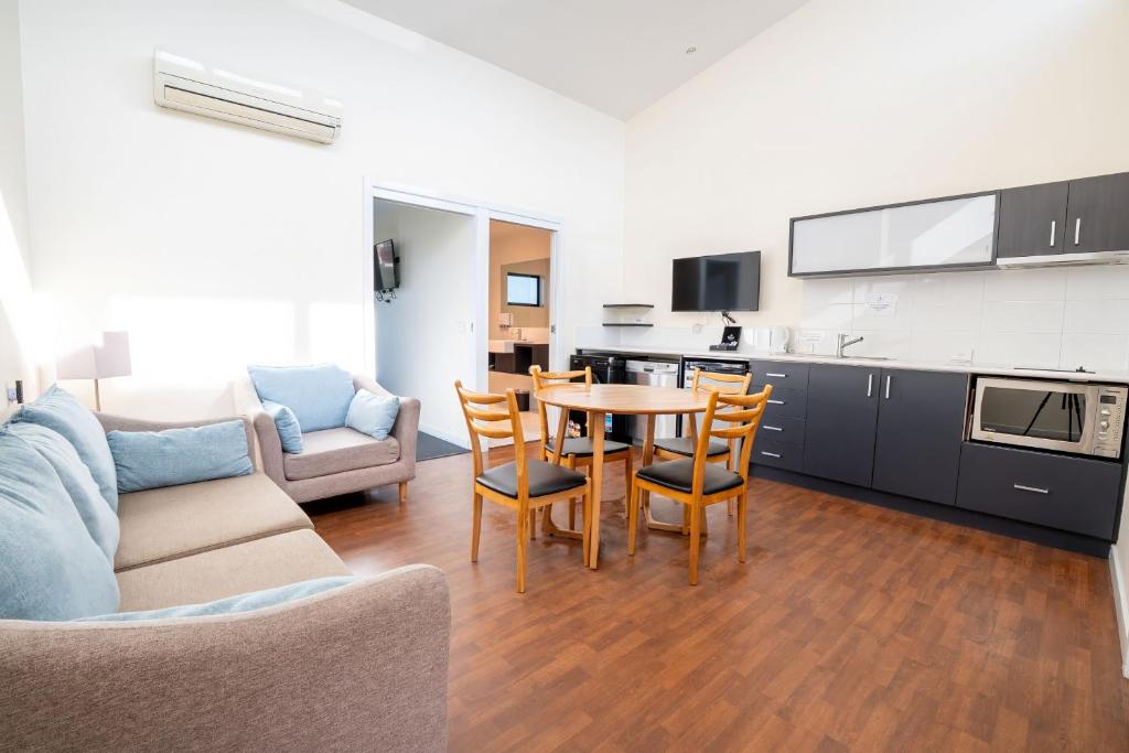 Olde Tudor Hotel - Resim 24