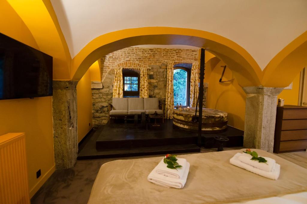 Postel nebo postele na pokoji v ubytování River Lodge Hotel Insolite