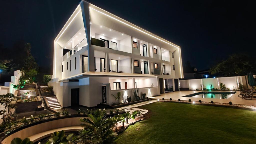 Κήπος έξω από το Akira Hotel