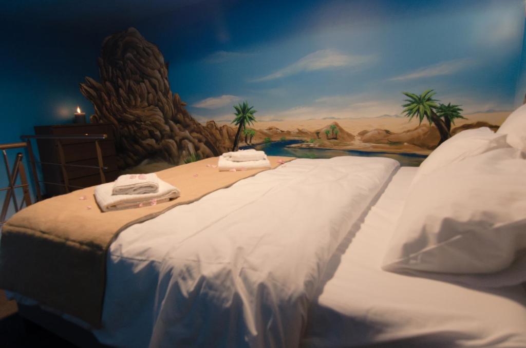 Postel nebo postele na pokoji v ubytování River Lodge Hotel Insolite