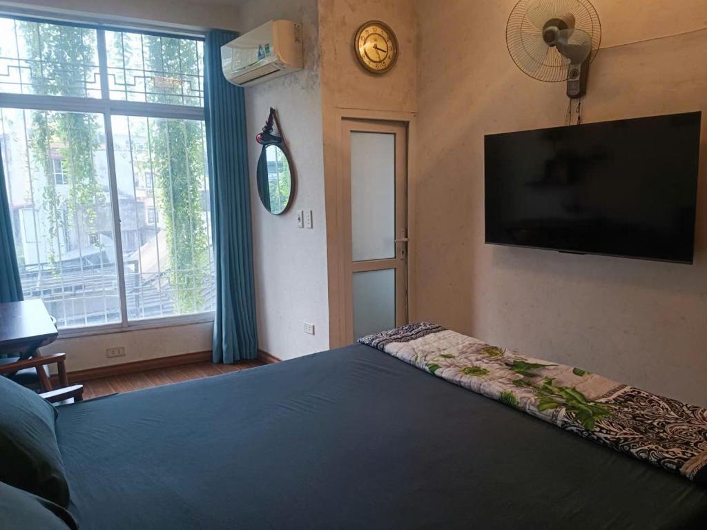 Hoan Kiem lake center - 8