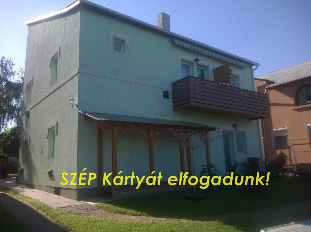 Budova, v ktorej sa apartmán nachádza