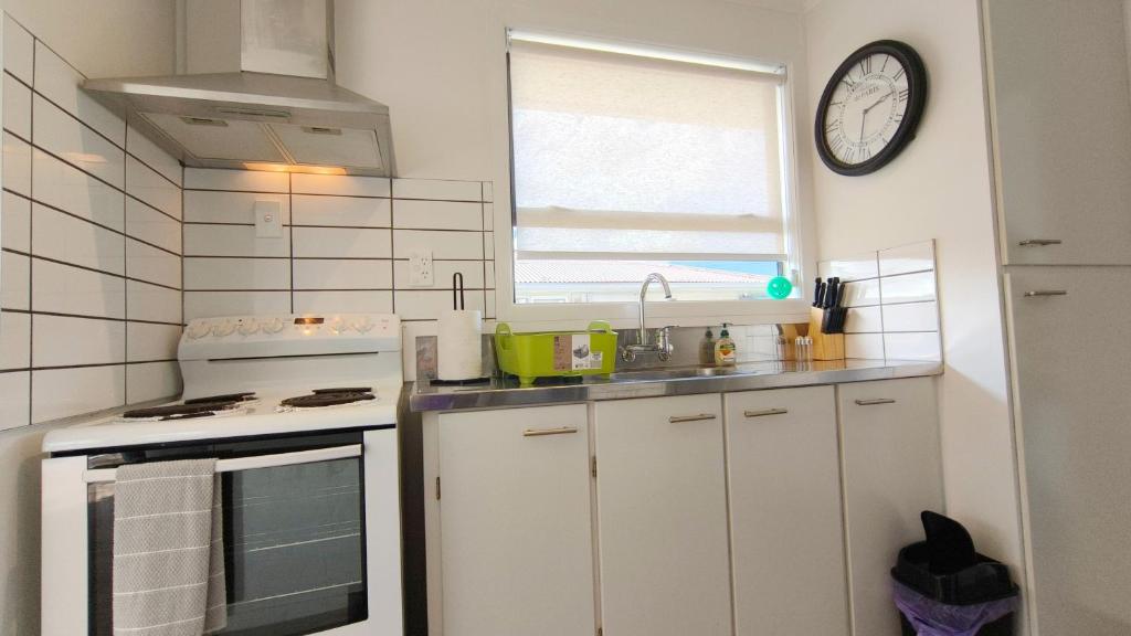 Cozy 3-Bed Home with Backyard near LynnMall - Resim 9