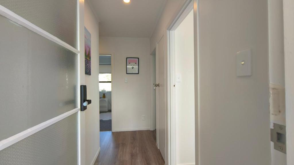 Cozy 3-Bed Home with Backyard near LynnMall - Resim 12