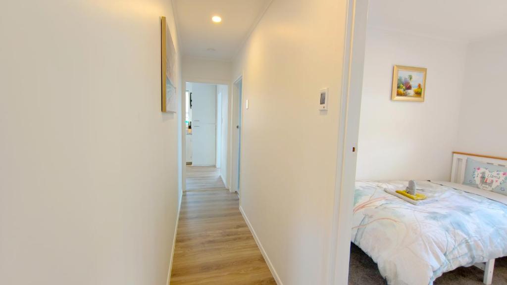 Cozy 3-Bed Home with Backyard near LynnMall - Resim 18