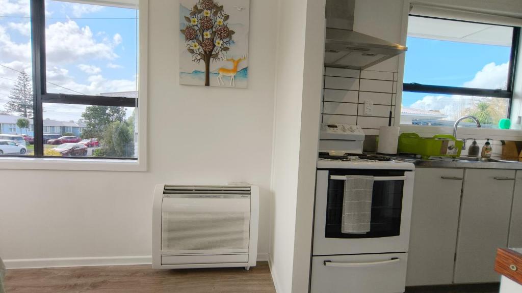 Cozy 3-Bed Home with Backyard near LynnMall - Resim 20