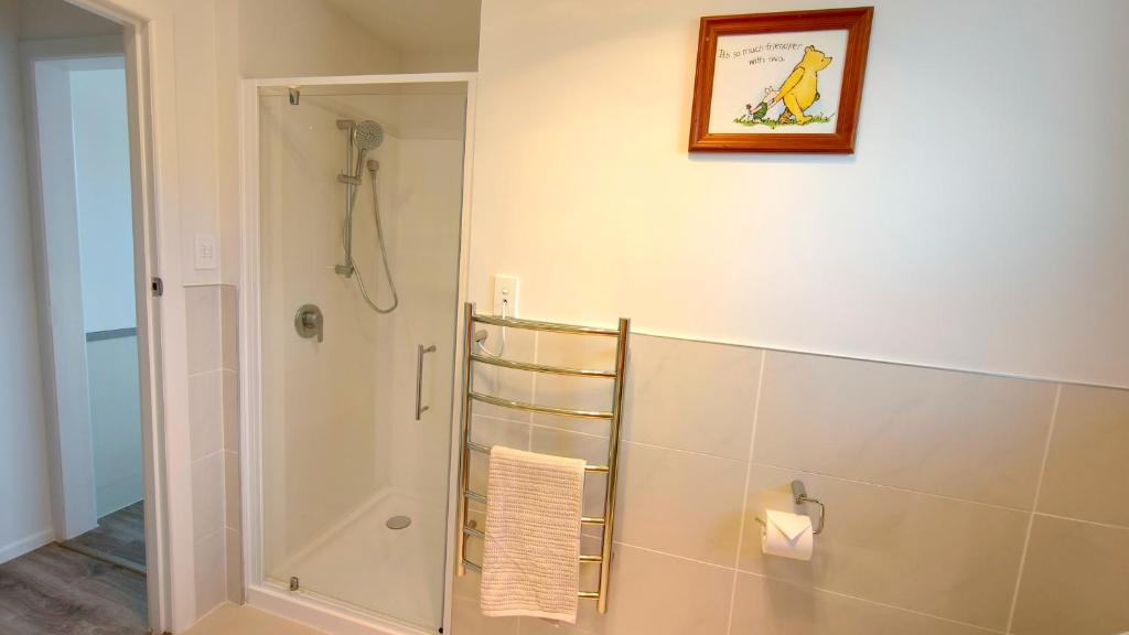 Cozy 3-Bed Home with Backyard near LynnMall - Resim 21