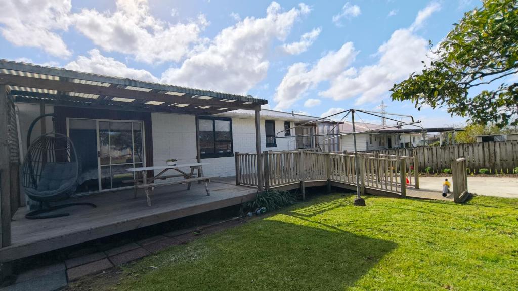 Cozy 3-Bed Home with Backyard near LynnMall - Resim 27