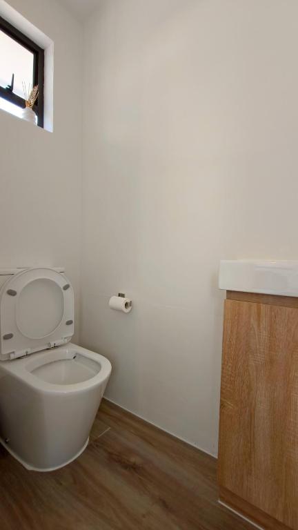 Cozy 3-Bed Home with Backyard near LynnMall - Resim 37