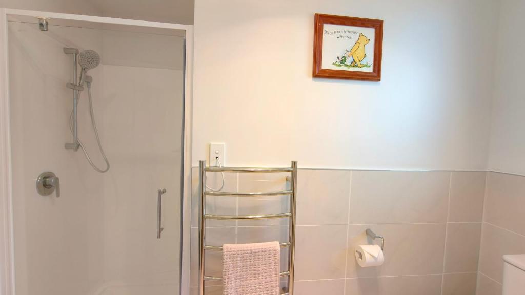 Cozy 3-Bed Home with Backyard near LynnMall - Resim 43