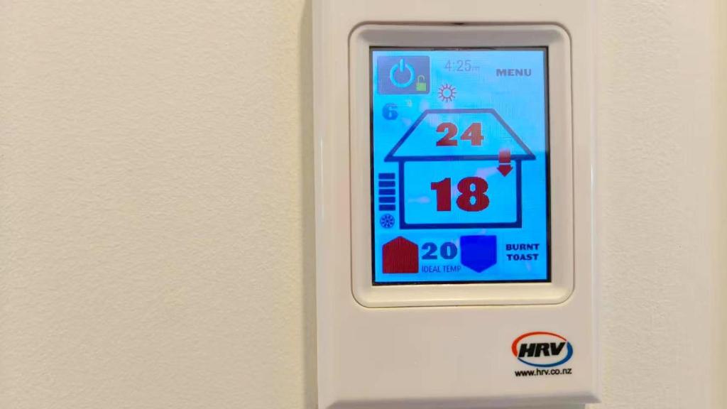 Cozy 3-Bed Home with Backyard near LynnMall - Resim 45