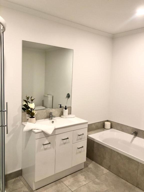 Stylish comfortable stay in Flagstaff Hamilton - Resim 7