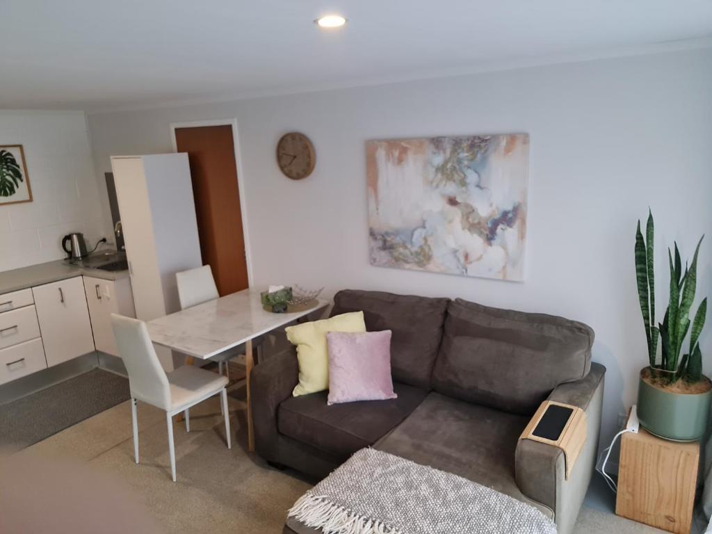 Sunshine Summit - Close to hospital, CBD, Beach - Resim 8