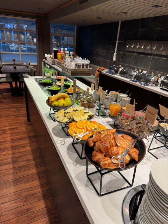 Home Hotel With - Resim 3