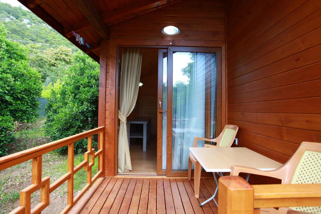 Balkón nebo terasa v ubytování Safir Pansiyon