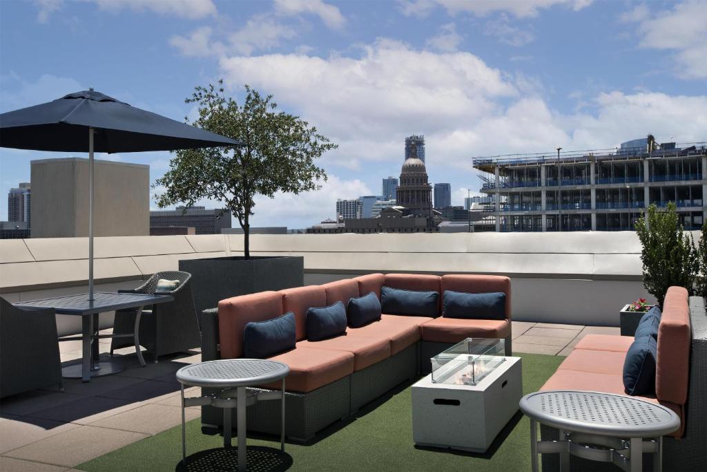 Hampton Inn and Suites Austin University Capitol photo