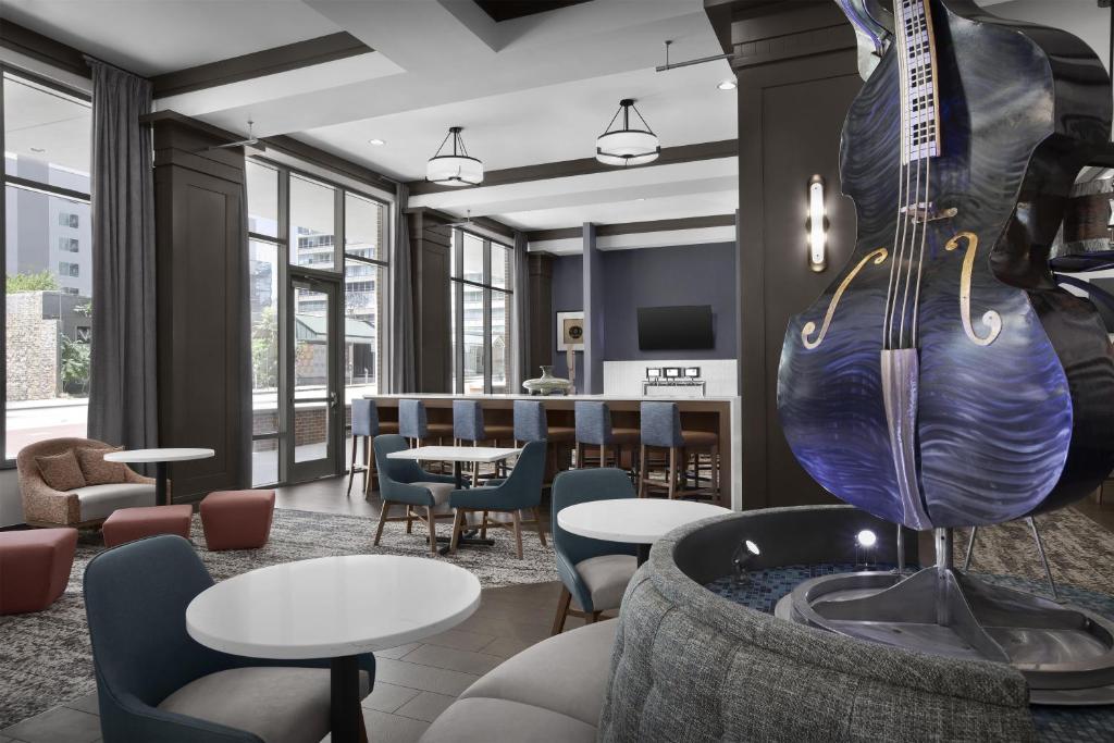 Hampton Inn and Suites Austin University Capitol photo