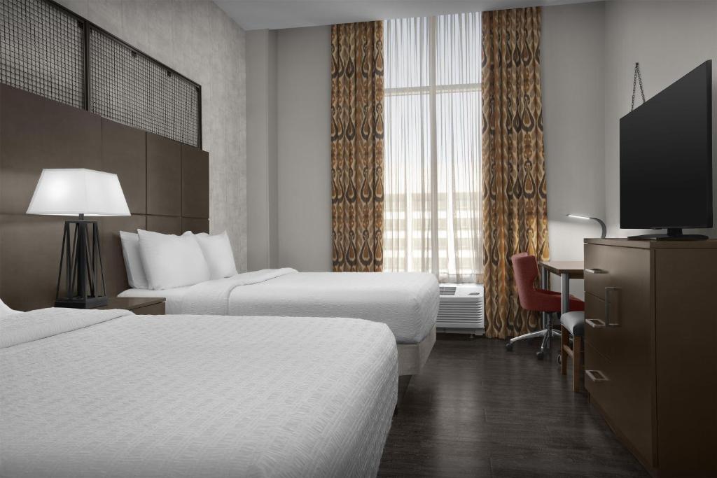 Hampton Inn and Suites Austin University Capitol photo