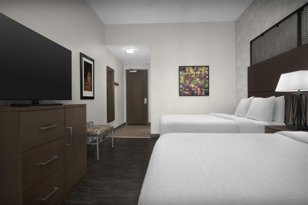 Hampton Inn and Suites Austin University Capitol photo