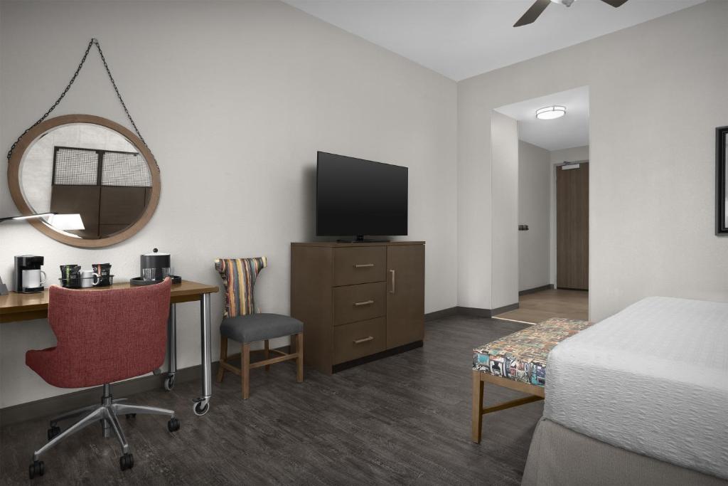 Hampton Inn and Suites Austin University Capitol photo