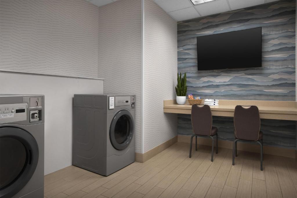 Hampton Inn and Suites Austin University Capitol photo