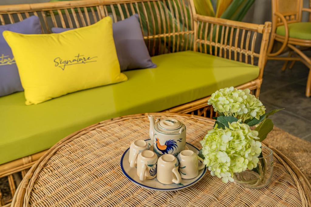 Khu vực ghế ngồi tại The Signature Hotel Nha Trang