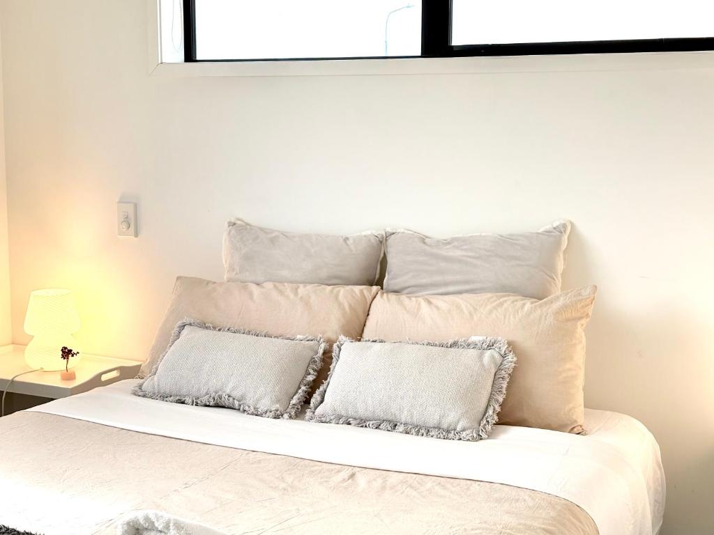 Near Stadium and railway station 3 beds 1 bath townhouse with Car Park onsite - Resim 25