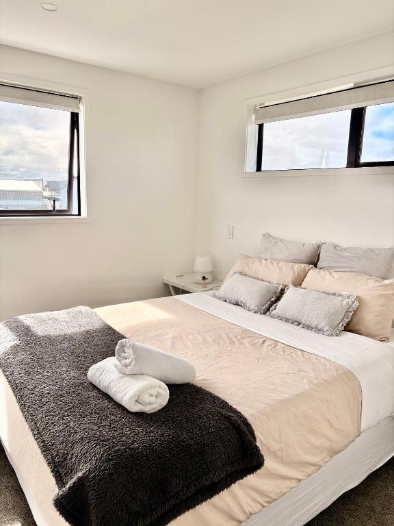 Near Stadium and railway station 3 beds 1 bath townhouse with Car Park onsite - Resim 6