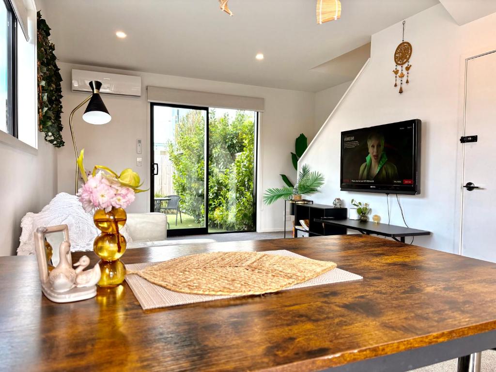 Near Stadium and railway station 3 beds 1 bath townhouse with Car Park onsite - Resim 15