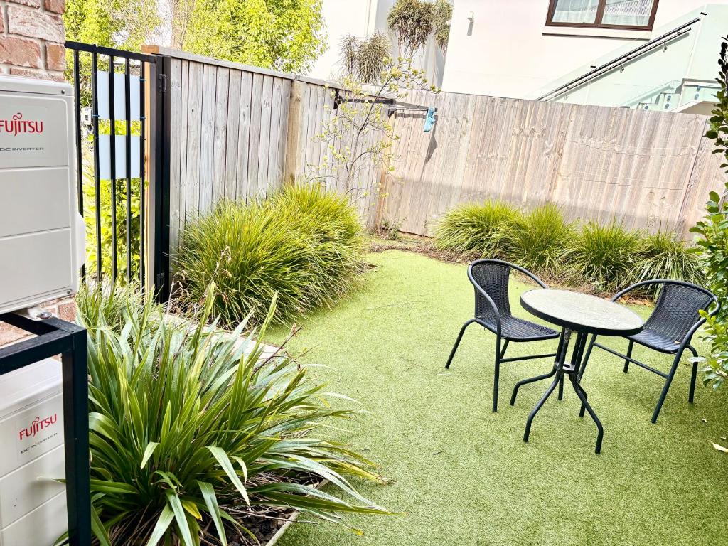 Near Stadium and railway station 3 beds 1 bath townhouse with Car Park onsite - Resim 37