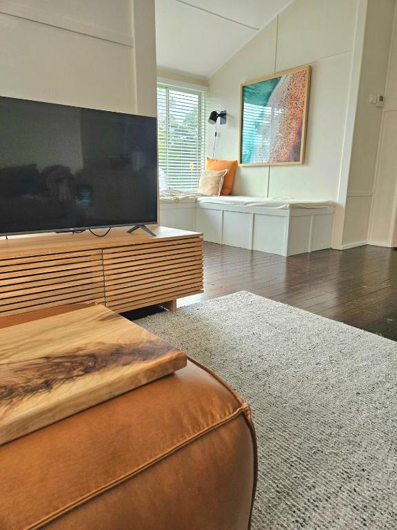 TV a/nebo společenská místnost v ubytování Beach shack living