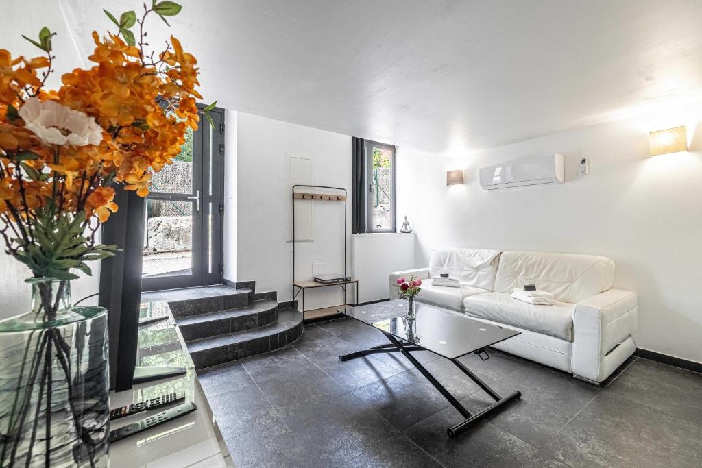 Modern Air-Conditioned Apt 2BR-8P - Cannes