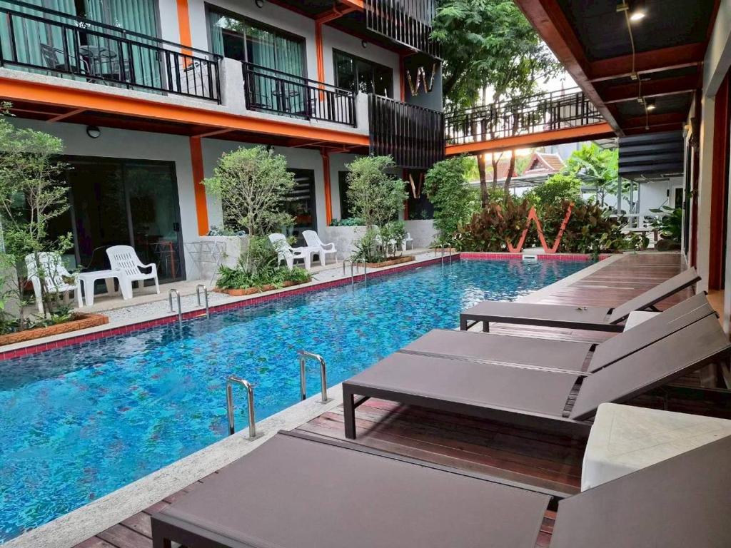 
Deluxe Double or Twin Room with Pool Access
